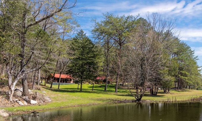 Cosby Cabin | Secluded Lake Front Lodge In Cosby - Your Ultimate Hideaway