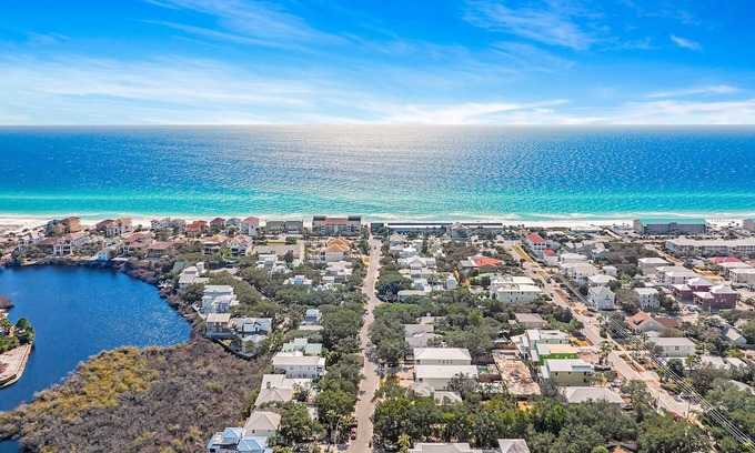 Crystal Beach House | Clear Sky by AvantStay | 5min walk to the beach!