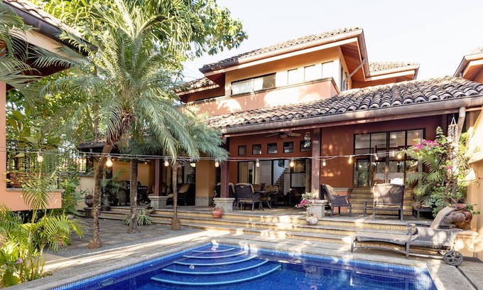 Tamarindo House | Secluded Luxury Retreat 100m from Beach w/ Private Pool & Courtyard!