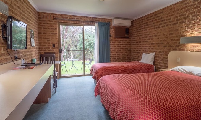 Eildon House | Eildon Parkview Motor Inn. Room 2