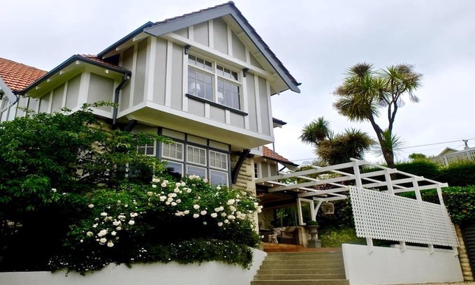 Oamaru House | Exquisite Luxury Property with Stunning Views