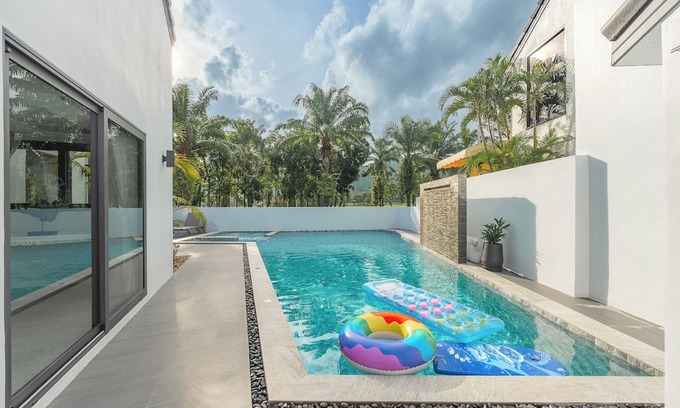 Kathu Villa | Golfside 5BRVilla with Private Pool V192
