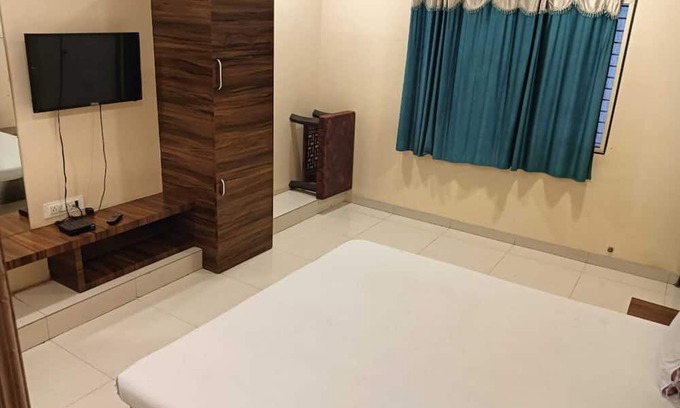 Majalgaon Hotel | Pushkaraj Lodging