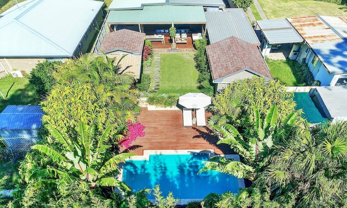 Worrowing Heights House | Bali by the Bay - A tropical garden paradise just minutes to the beach