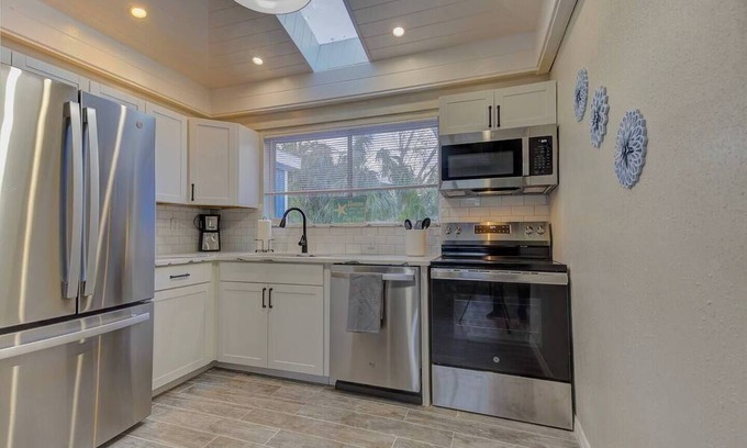 Indian Rocks Beach House | This house is a 2 bedroom(s), 2 bathrooms, located in Indian Rocks Beach, FL.