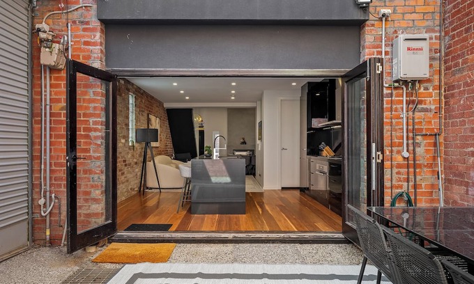Prahran Apartment | Unbeatable Location Famous Chapel St Family Home