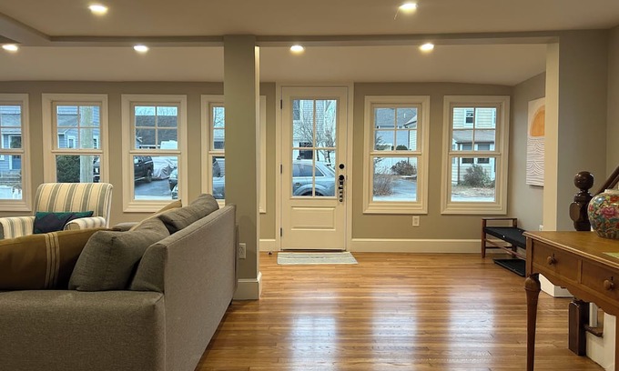 Barrington House | Cottage by the Bay: Cozy 2-bedroom house in charming Barrington with AC, WiFi