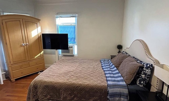 Murray Hill Apartment | Cozy private room in enjoyable Queens with WiFi, AC