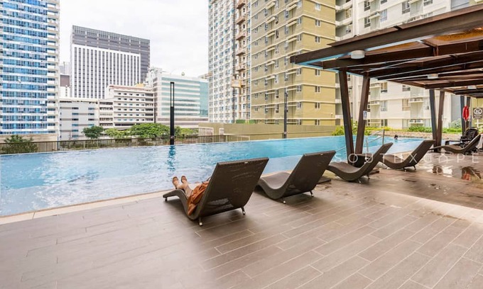 Lahug Apartment | Furnished 1BR | City View, WiFi, Netflix and Pool