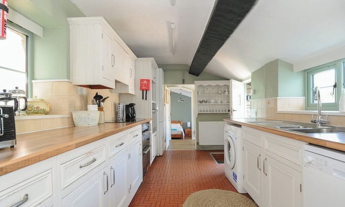 Hartland Cottage | ORCHARD COTTAGE, pet friendly, character holiday cottage in Hartland