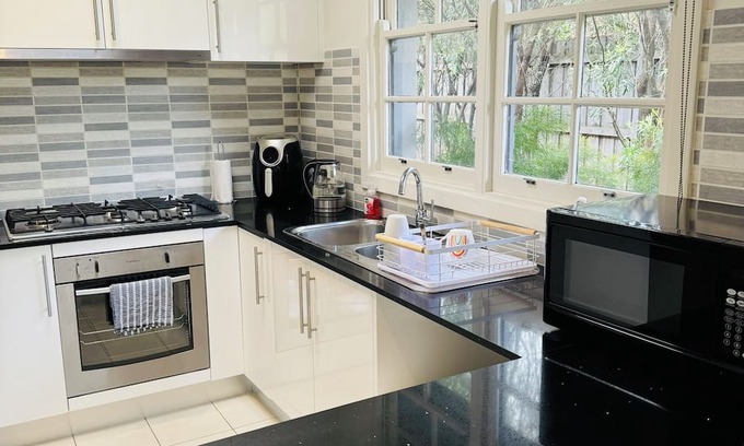 Melbourne House | Cozy room available in a shared house