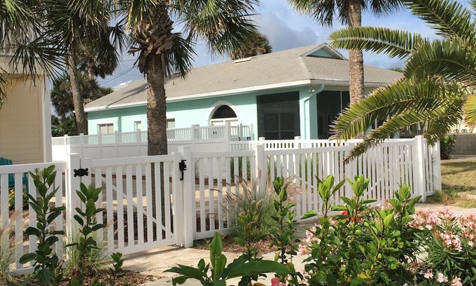 New Smyrna Beach House | Charming 2-bedroom house in amazing New Smyrna Beach with AC, WiFi