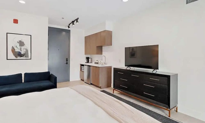 Greater Belhaven Apartment | Haven Loft At Belhaven Town Center Room 201
