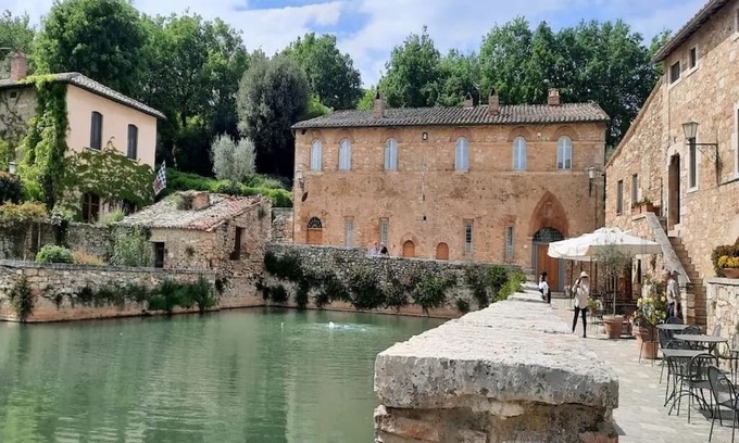 San Quirico d'Orcia House | The House of Two Vines