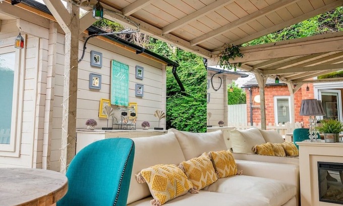 Quedgeley House | Guest Homes | Quinton House