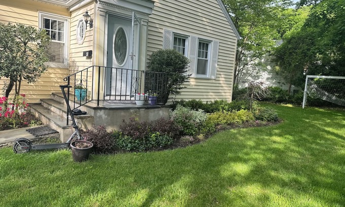 Ardsley House | Newly renovated cozy basement studio - easy commute to New York City