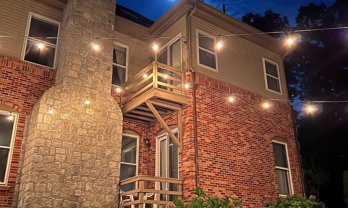 Coventry House | Quiet Lakefront Escape