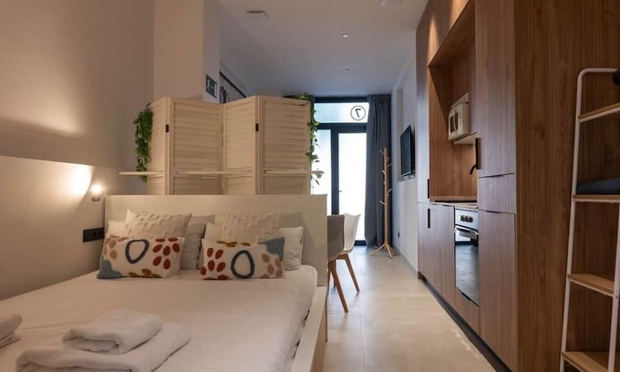 Montolivet Apartment | Loft in the Heart of Valencia