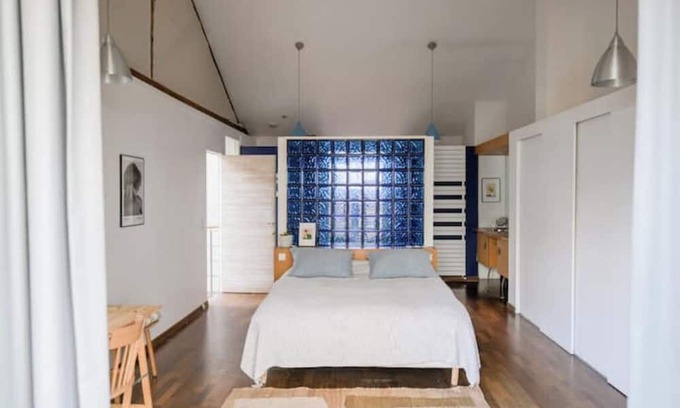 Les Puces de Saint-Ouen Apartment | Magnificent loft steps from flea market and Paris