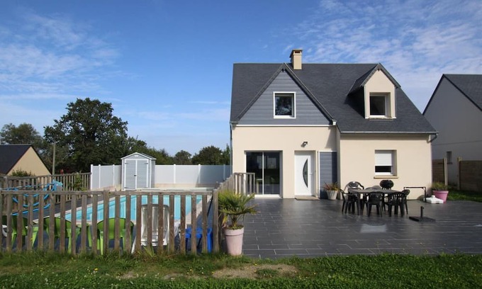 Jullouville Cottage | Gite Jullouville, 4 bedrooms, 8 persons