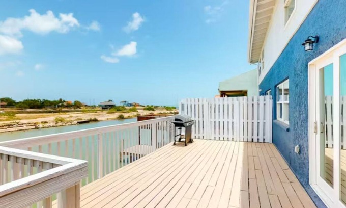 Port Isabel Condo | Beautiful Waterfront Getaway with Docks!