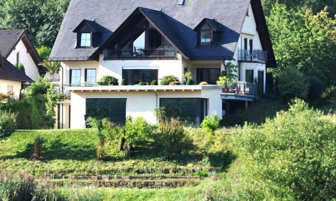 Kaimt House | unobstructed view on the banks of the Moselle