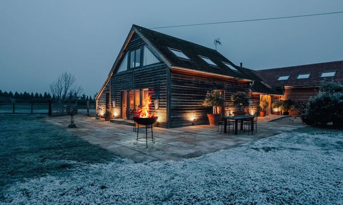 Cuddesdon House | Moonlight Barn - Sleeps 4 guests, Pet friendly
