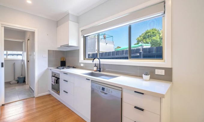 Forest Hill Villa | This villa is a 3 bedroom(s), 2 bathrooms, located in Forest Hill, VIC.