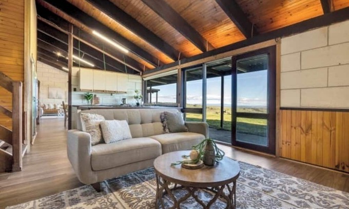 Bolinda Cottage | Cosy farm cottage with a wood fire heater. Ideal for a romantic/family getaway!