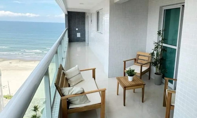 Maracana Apartment | Apartamento Decorado Pé-na-areia em Praia Grande - SP, Acomoda 8 Pessoas