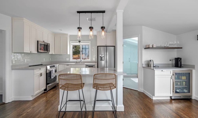 Marblehead Cottage | The Sunset - A cozy, seaside cottage in historic Marblehead MA