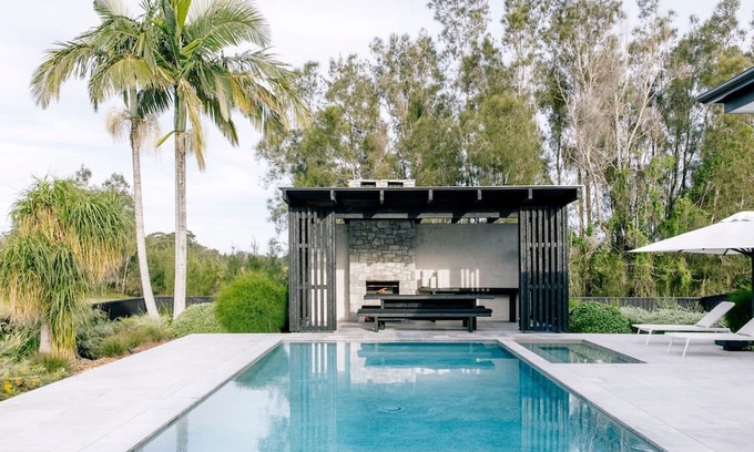 Newrybar House | The Estate, Yamba (IBO) - SECLUDED LUXURY ESTATE NEAR YAMBA FEATURING A PRIVATE TWO HOLE GOLF COURSE AND PRACTISE GREEN, SWIMMING POOL, SPA AND SAUNA