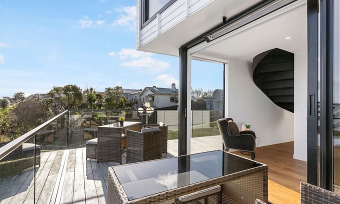 Auckland House | Executive Residence with Spa! Long Stays Welcome
