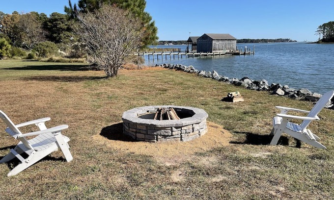 Grimstead House | The Big Boathouse on a Point- Quick access to Chesapeake Bay; Kayakers love it.