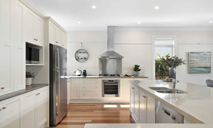 Essendon North House | Essendon Gem Bungalow 4BR