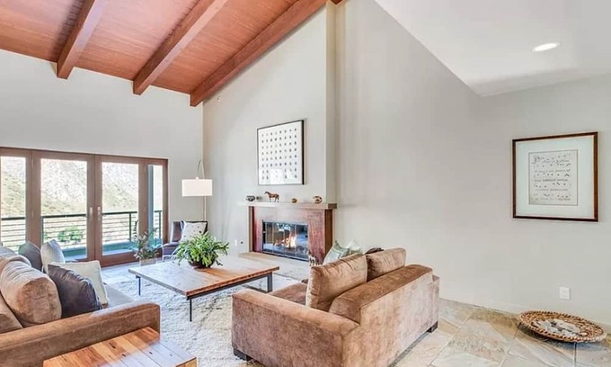 Tujunga House | Extraordinary Gated Compound - Forested Hillsides