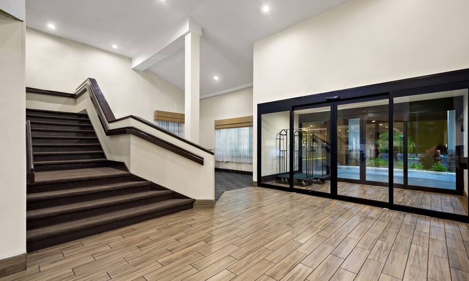 Wesley Chapel House | Business Trip: 3 Units in Tampa Hotel w/ Work Space, Free Parking & Breakfast
