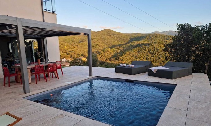 Molini House | Grande Villa Familiale, 8 Chambres, à 3 Minutes de la Plage et Commodités