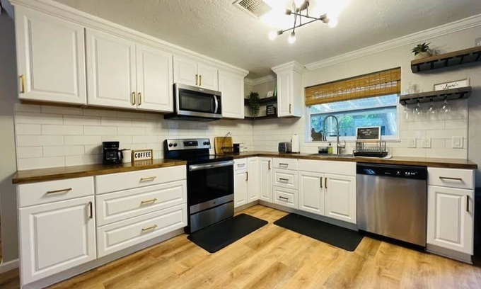 Sailboat Bend Villa | Oasis home & backyard in the Heart of DT Fort Lauderdale