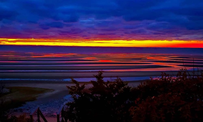 North Eastham House | Dragonfly: A Contemporary and Comfortable Classic, Spectacular View of the Bay!