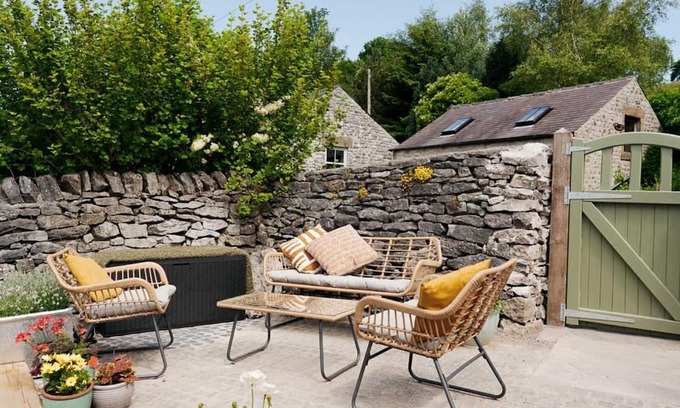 Tideswell Cottage | Quirky 2 bedroom stone cottage in the vibrant village of Tideswell.