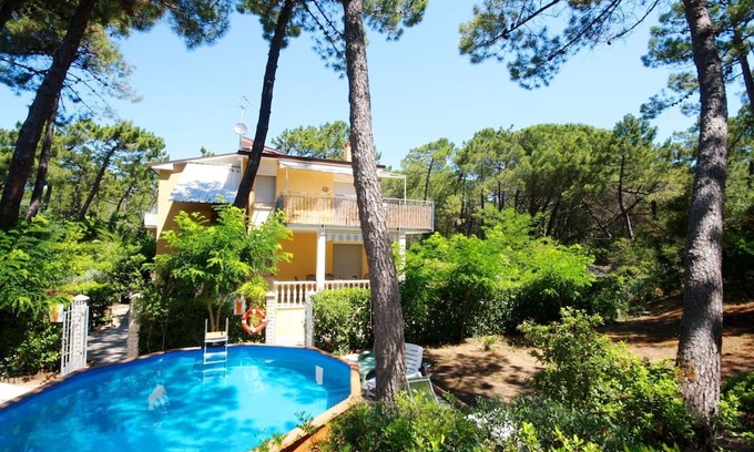 Marina di Castagneto Carducci House | Holiday Home 'Appartamento 2 - Villa Lidia' with Private Pool, Wi-Fi and Air Conditioning