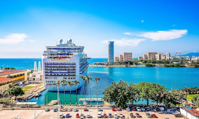 Palmar de Aramara Condo | 8th-floor ocean-view condo with balcony, outdoor pool, gym, washer/dryer, & AC