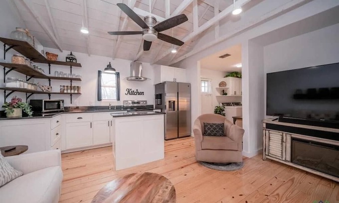 Longview House | Welcome to Our Charming Acorn Cottage