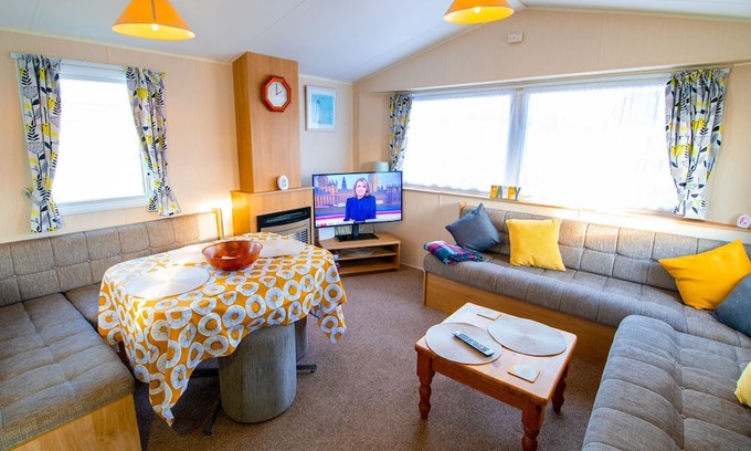 New Romney Cottage | Willerby Etchingham ND30 3B - a caravan that sleeps 8 guests in 3 bedrooms