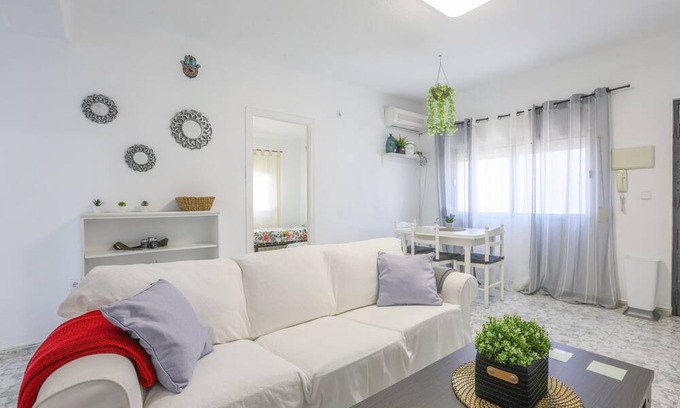 Elcano-Los Bermejales House | BERMEJALES EL CANO - ADULTS ONLY - Lovely apartment in Seville with free wifi