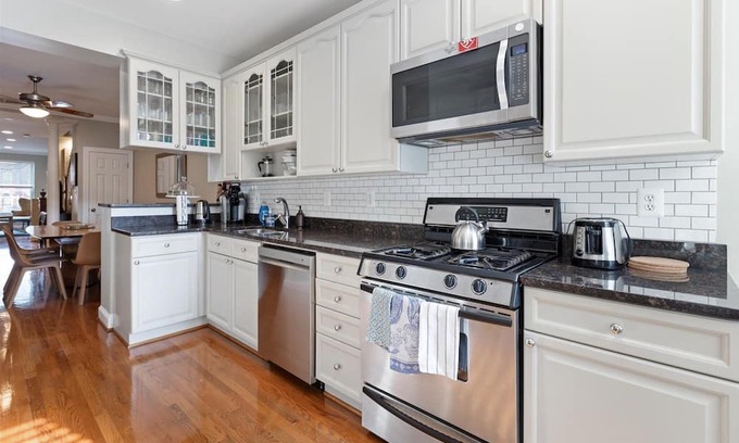 Capitol Hill House | A Capitol Hill Home Large and Comfortable 4BR 2.5 Bath
