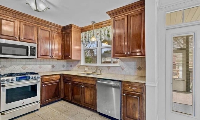 Highland Historic District Apartment | Charming Historic Highland Home