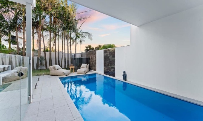 Merewether House | Sundown Serenity Coastal Comfort at Merewether