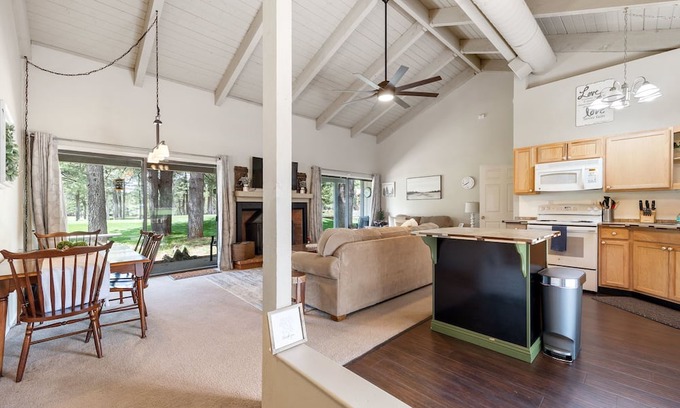 Pinetop House | Pinetop Family Cabin | Forest Pines Views Location